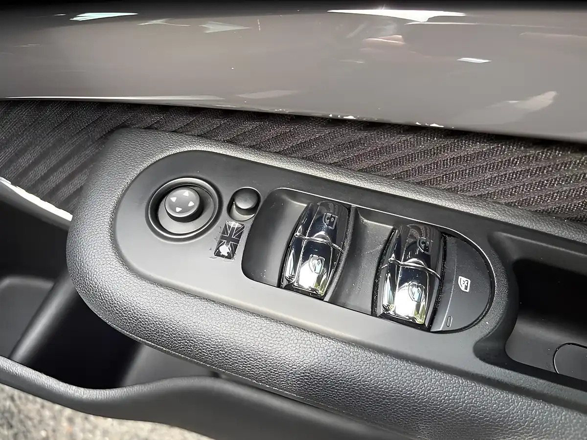 Used 2016 MINI Clubman Cooper Red - Interior and Exterior details 18