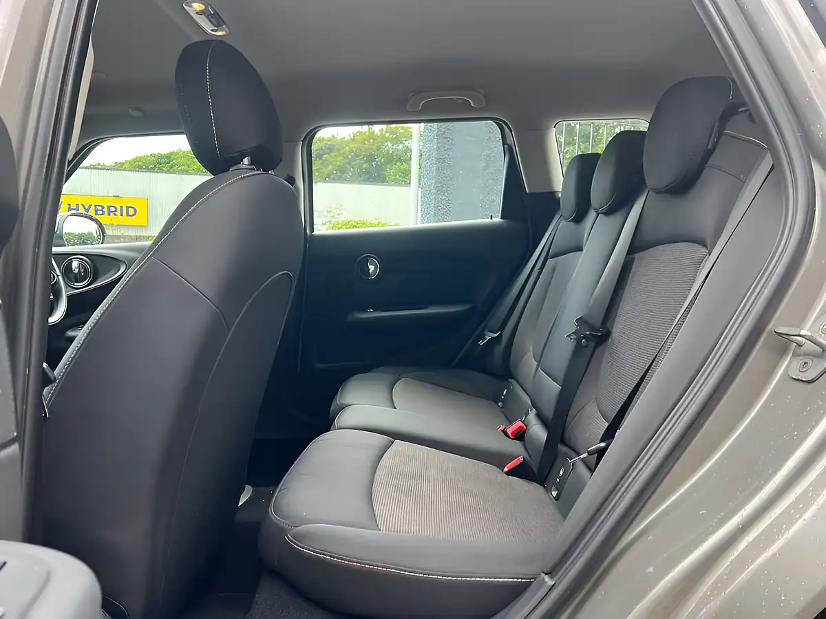 Used 2016 MINI Clubman Cooper Silver - Interior and Exterior details 15