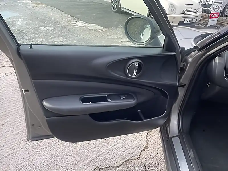 Used 2016 MINI Clubman Cooper Silver - Interior and Exterior details 12