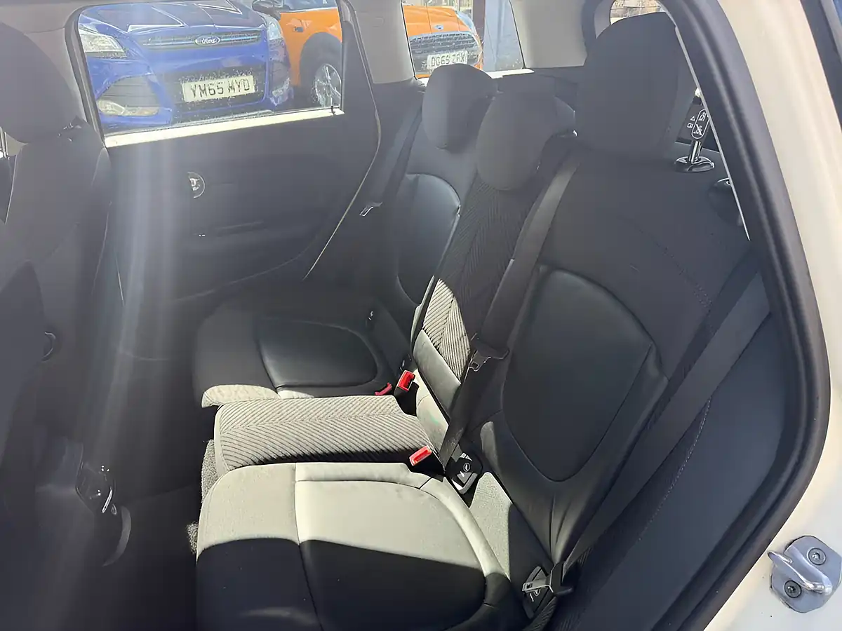 Used 2016 MINI Clubman Cooper White - Interior and Exterior details 13