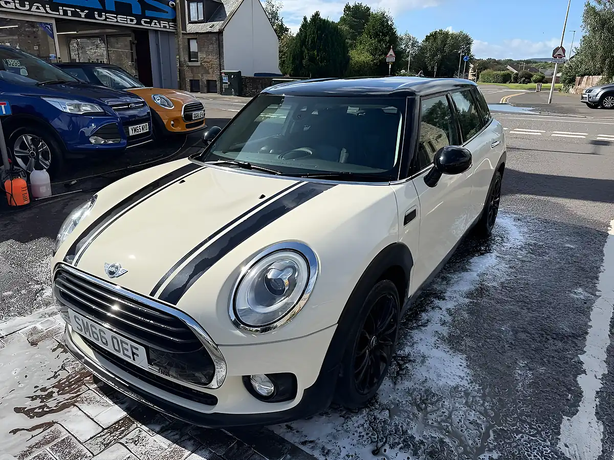 Used 2016 MINI Clubman Cooper White - Interior and Exterior details 2