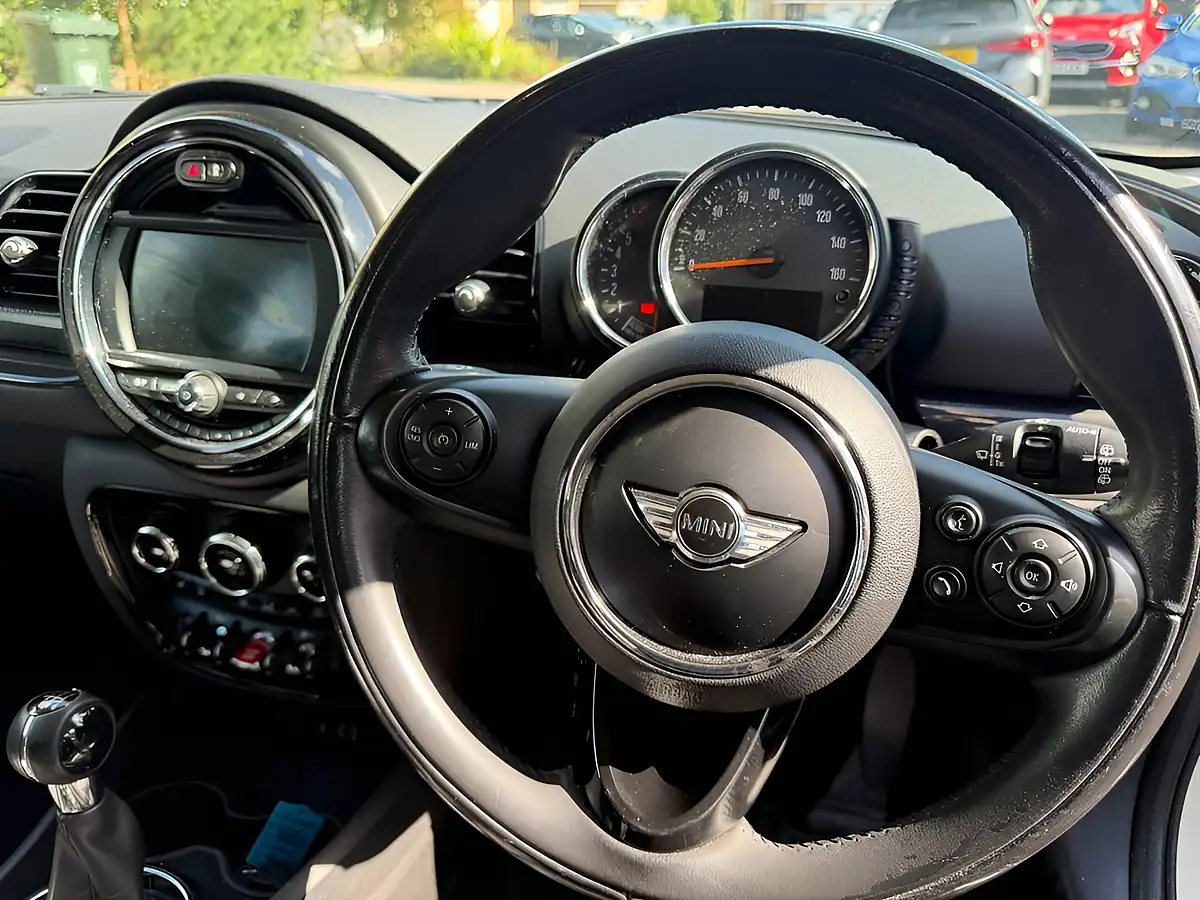 Used 2016 MINI Clubman Cooper White - Interior and Exterior details 9