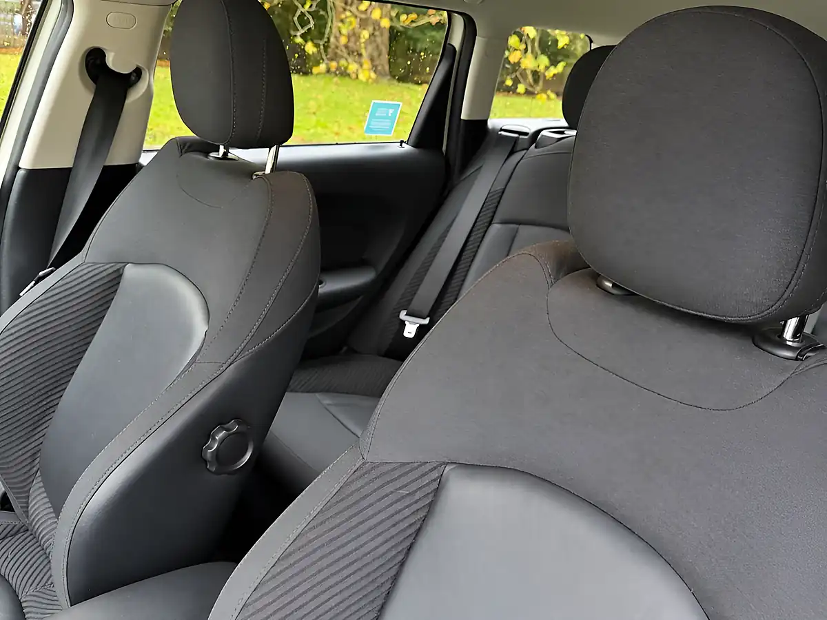 Used 2016 MINI Clubman Cooper White - Interior and Exterior details 11