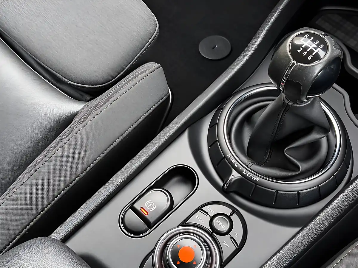 Used 2016 MINI Clubman Cooper White - Interior and Exterior details 15