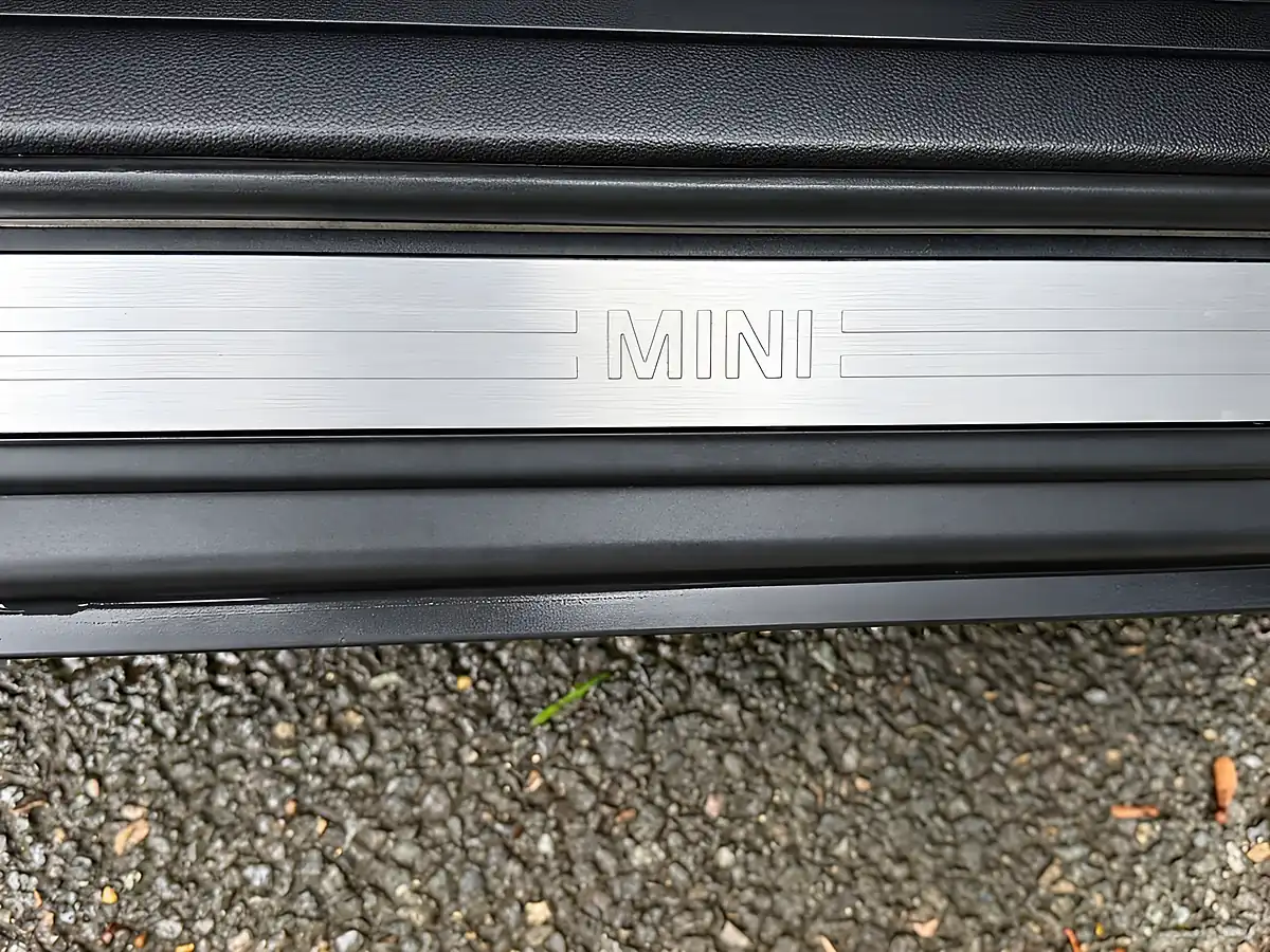 Used 2016 MINI Clubman Cooper White - Interior and Exterior details 17