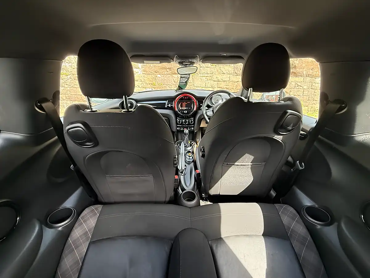 Used 2016 MINI Cooper Seven Green - Interior and Exterior details 11