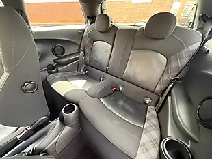 Used 2016 MINI Cooper Seven Green - Interior and Exterior details 12
