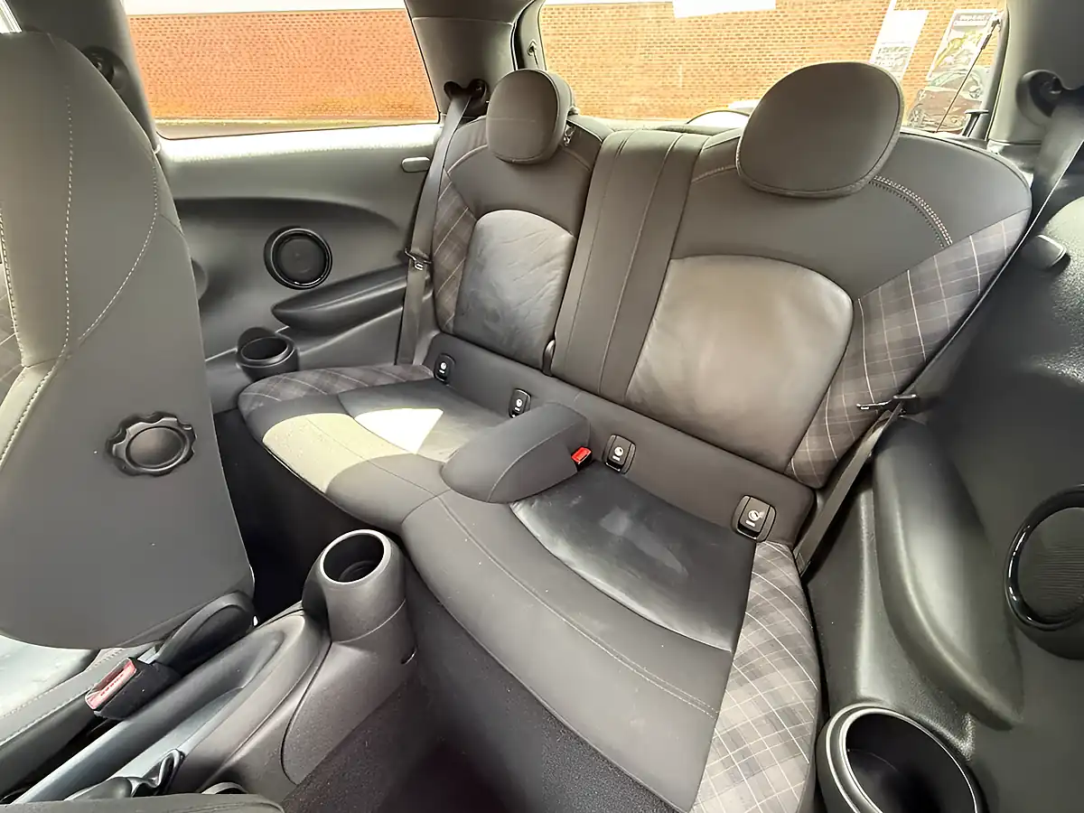 Used 2016 MINI Cooper Seven Green - Interior and Exterior details 12