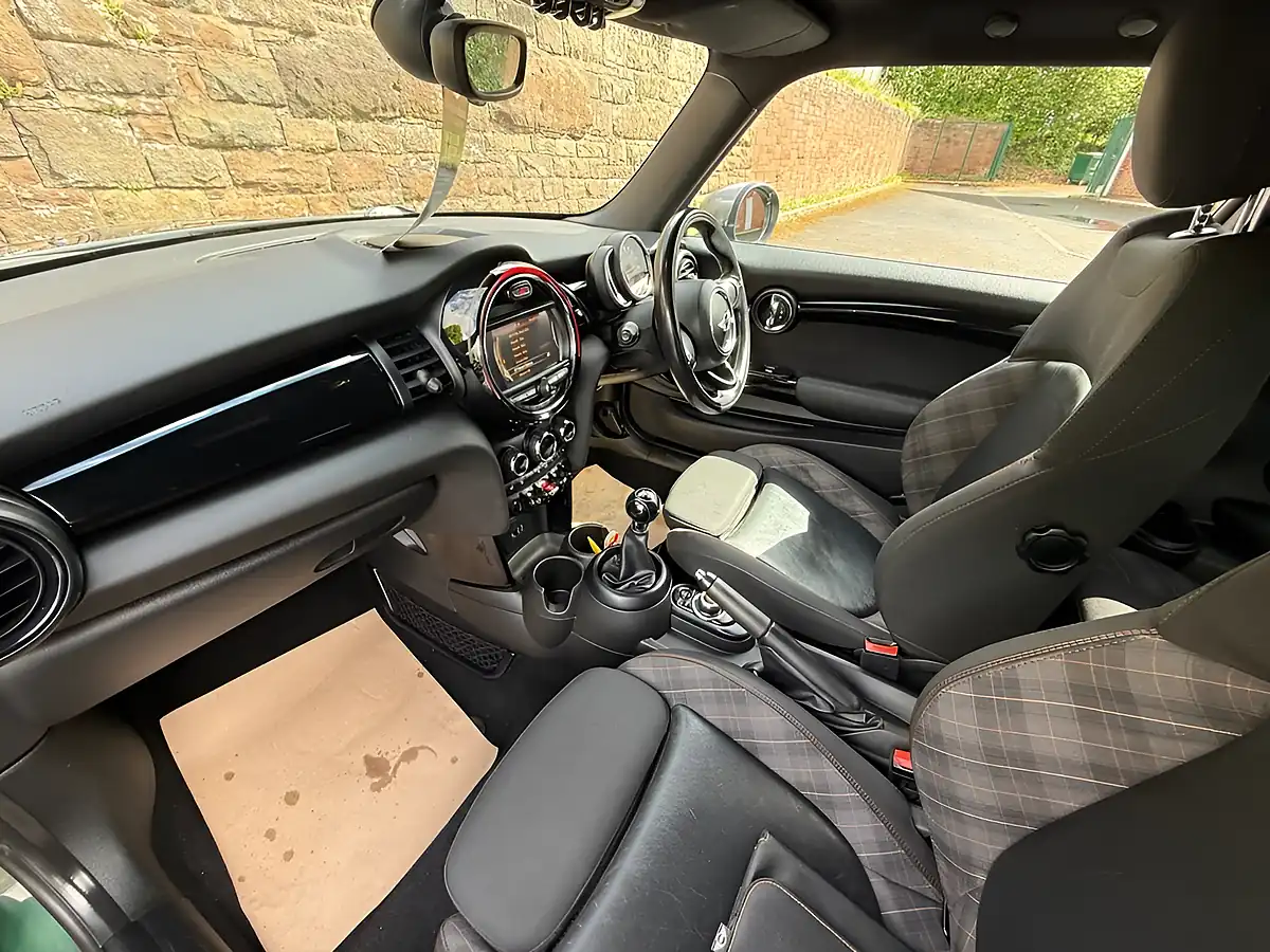 Used 2016 MINI Cooper Seven Green - Interior and Exterior details 14