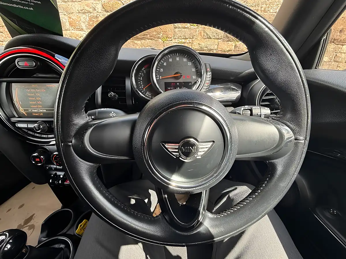 Used 2016 MINI Cooper Seven Green - Interior and Exterior details 18