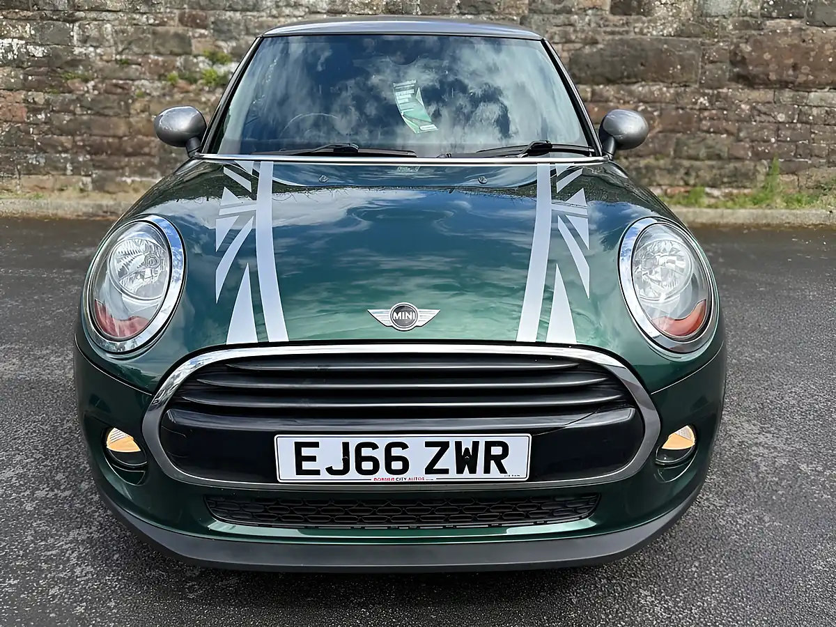 Used 2016 MINI Cooper Seven Green - Interior and Exterior details 2