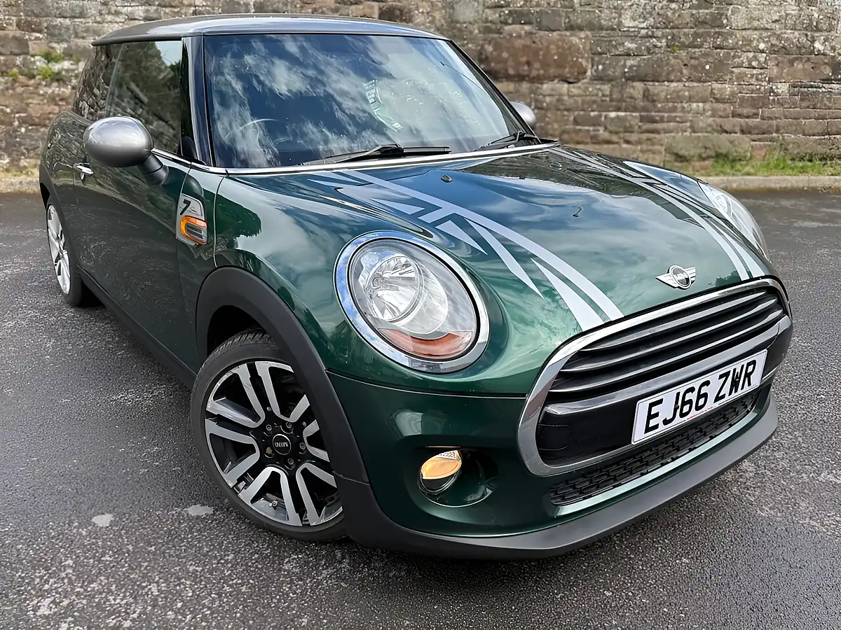 Used 2016 MINI Cooper Seven Green - Interior and Exterior details 3