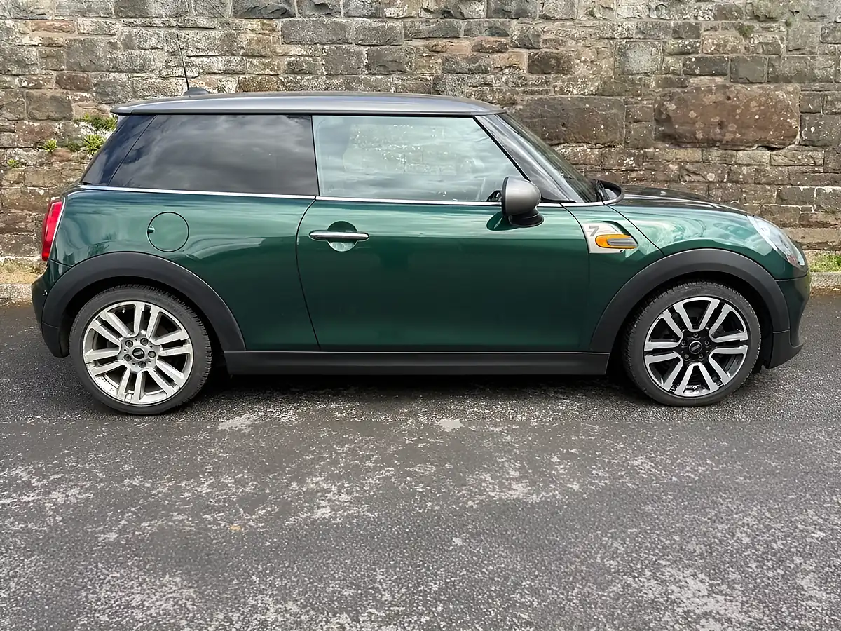 Used 2016 MINI Cooper Seven Green - Interior and Exterior details 5