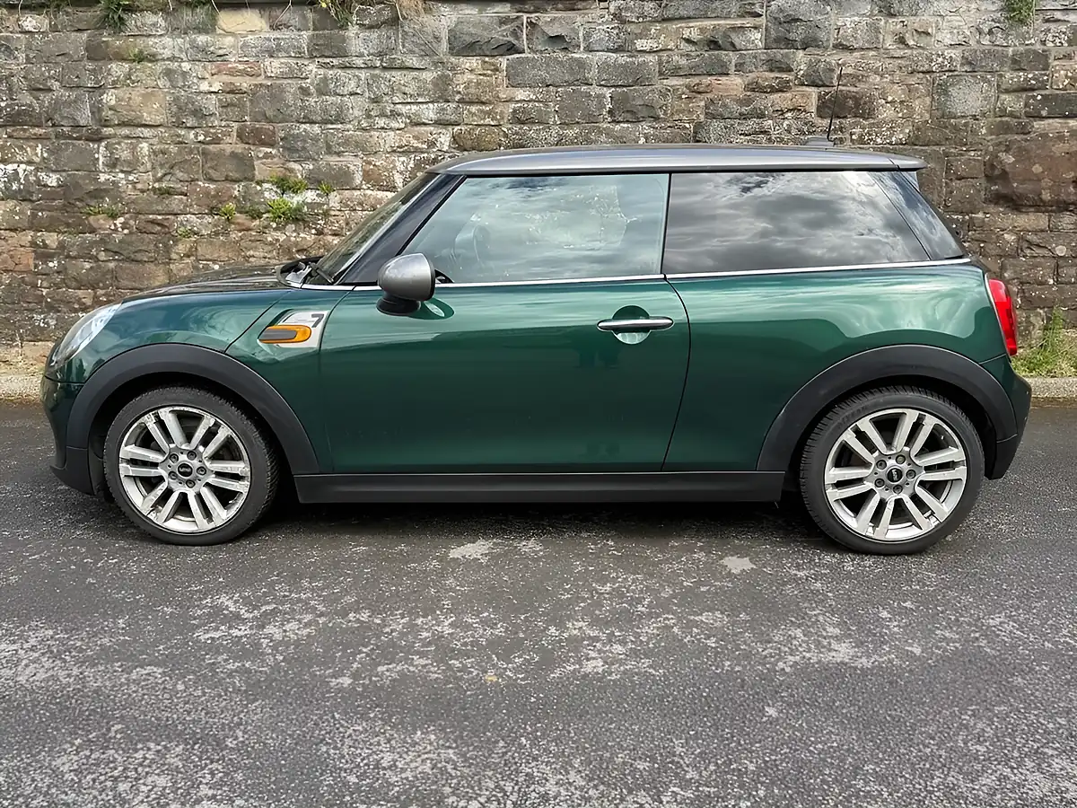 Used 2016 MINI Cooper Seven Green - Interior and Exterior details 6