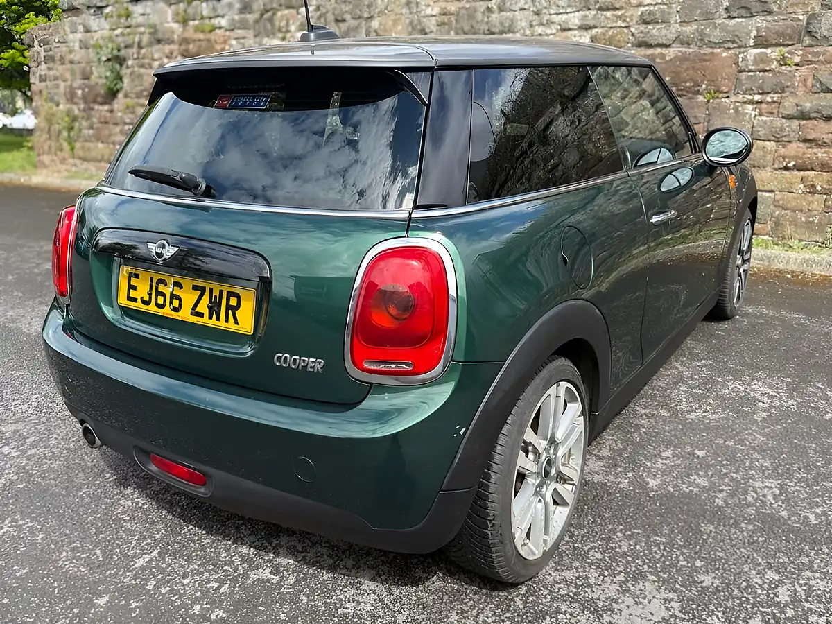 Used 2016 MINI Cooper Seven Green - Interior and Exterior details 7