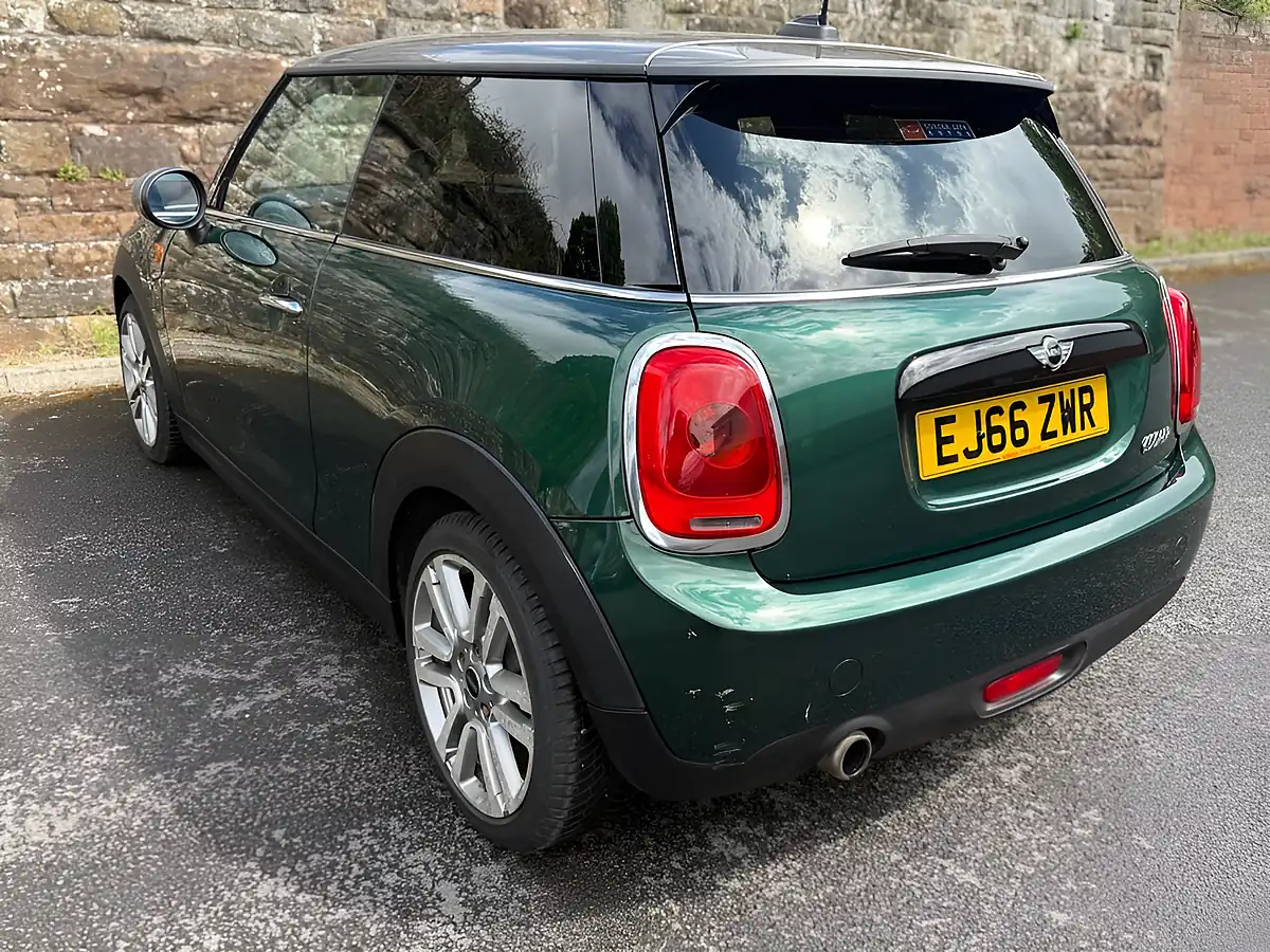 Used 2016 MINI Cooper Seven Green - Interior and Exterior details 9