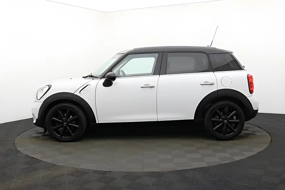 Used 2016 MINI Countryman Business Edition White - Interior and Exterior details 7