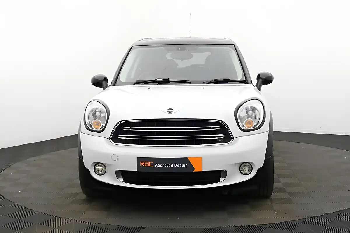 Used 2016 MINI Countryman Business Edition White - Interior and Exterior details 9