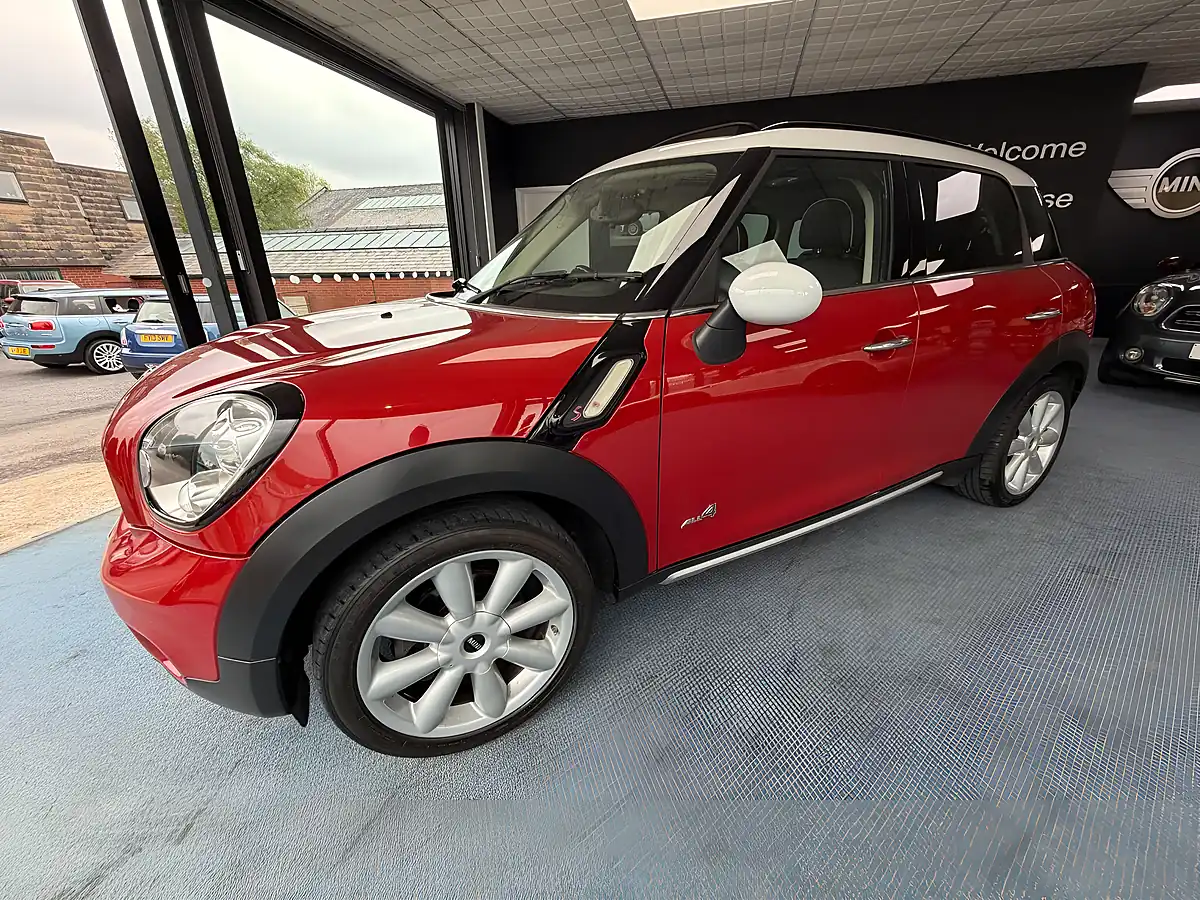 Used 2016 MINI Countryman Cooper ALL4 Red - Interior and Exterior details 4
