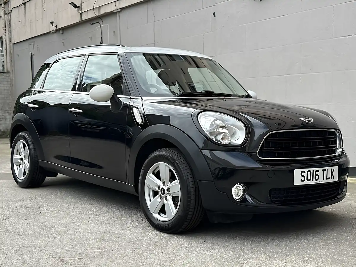 Used 2016 MINI Countryman Cooper Black - Front View