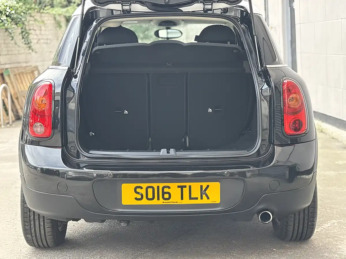 Used 2016 MINI Countryman Cooper Black - Interior and Exterior details 10