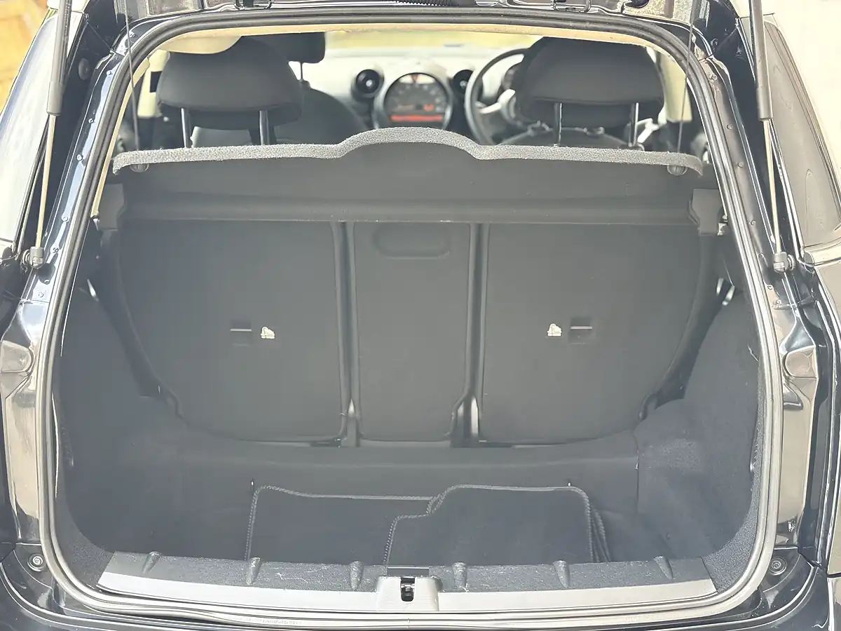 Used 2016 MINI Countryman Cooper Black - Interior and Exterior details 11