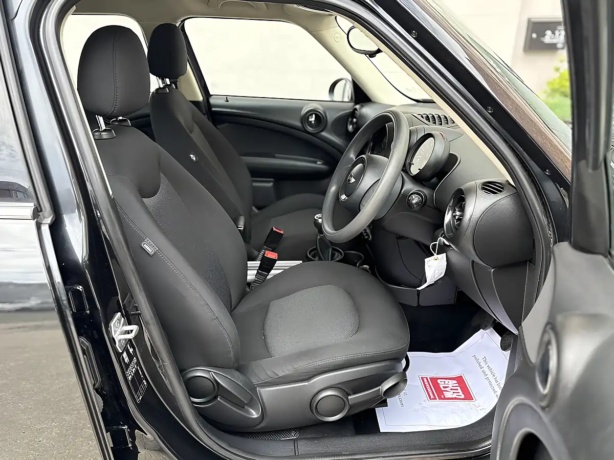 Used 2016 MINI Countryman Cooper Black - Interior and Exterior details 12