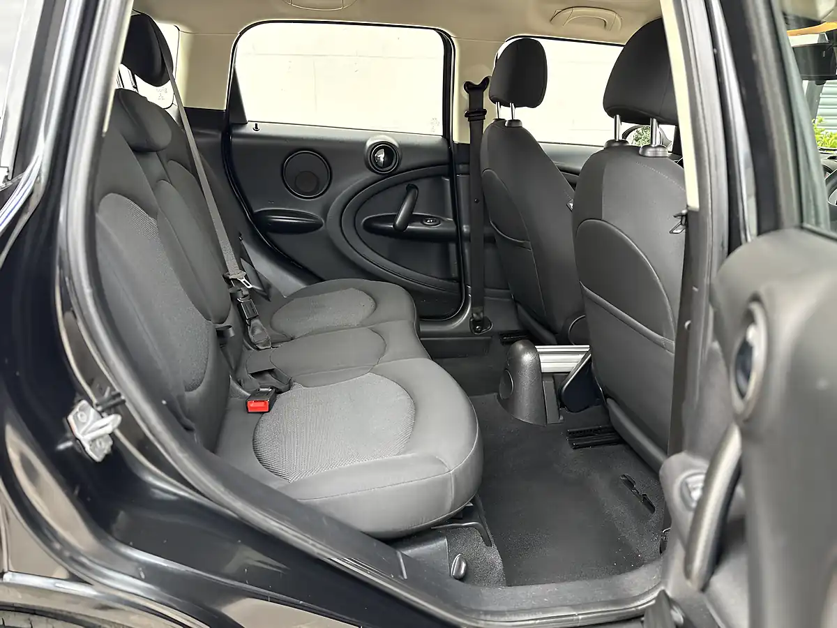 Used 2016 MINI Countryman Cooper Black - Interior and Exterior details 13