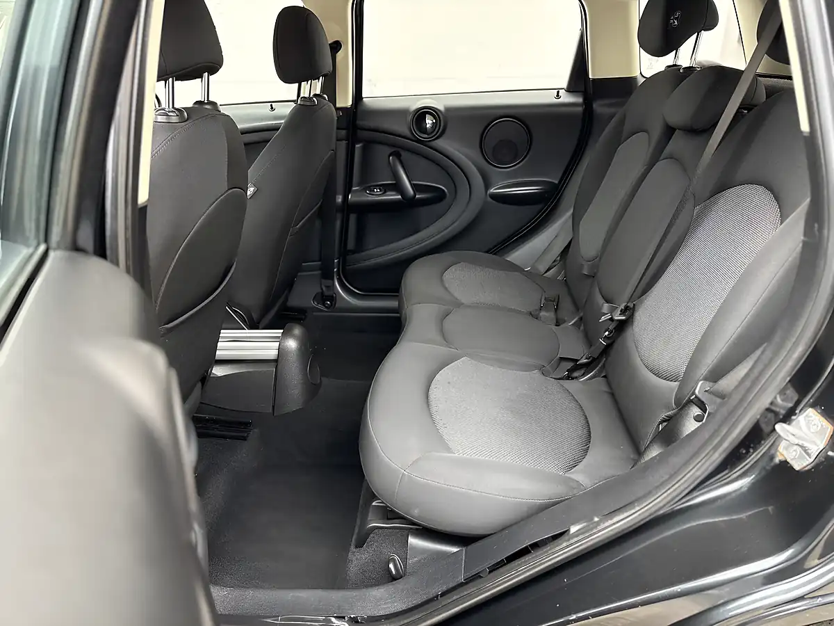 Used 2016 MINI Countryman Cooper Black - Interior and Exterior details 15