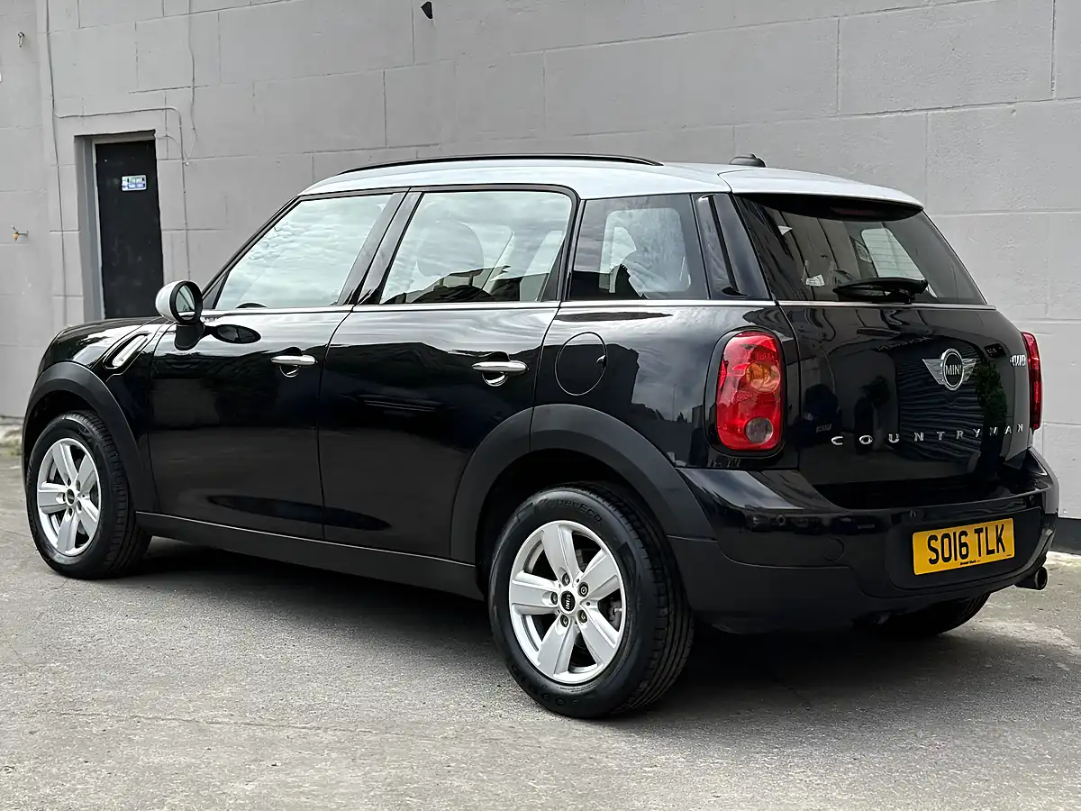 Used 2016 MINI Countryman Cooper Black - Interior and Exterior details 3