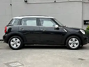 Used 2016 MINI Countryman Cooper Black - Interior and Exterior details 5