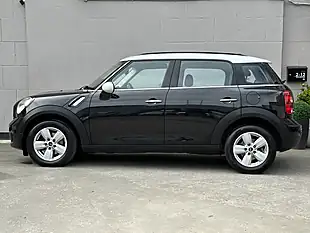 Used 2016 MINI Countryman Cooper Black - Interior and Exterior details 6