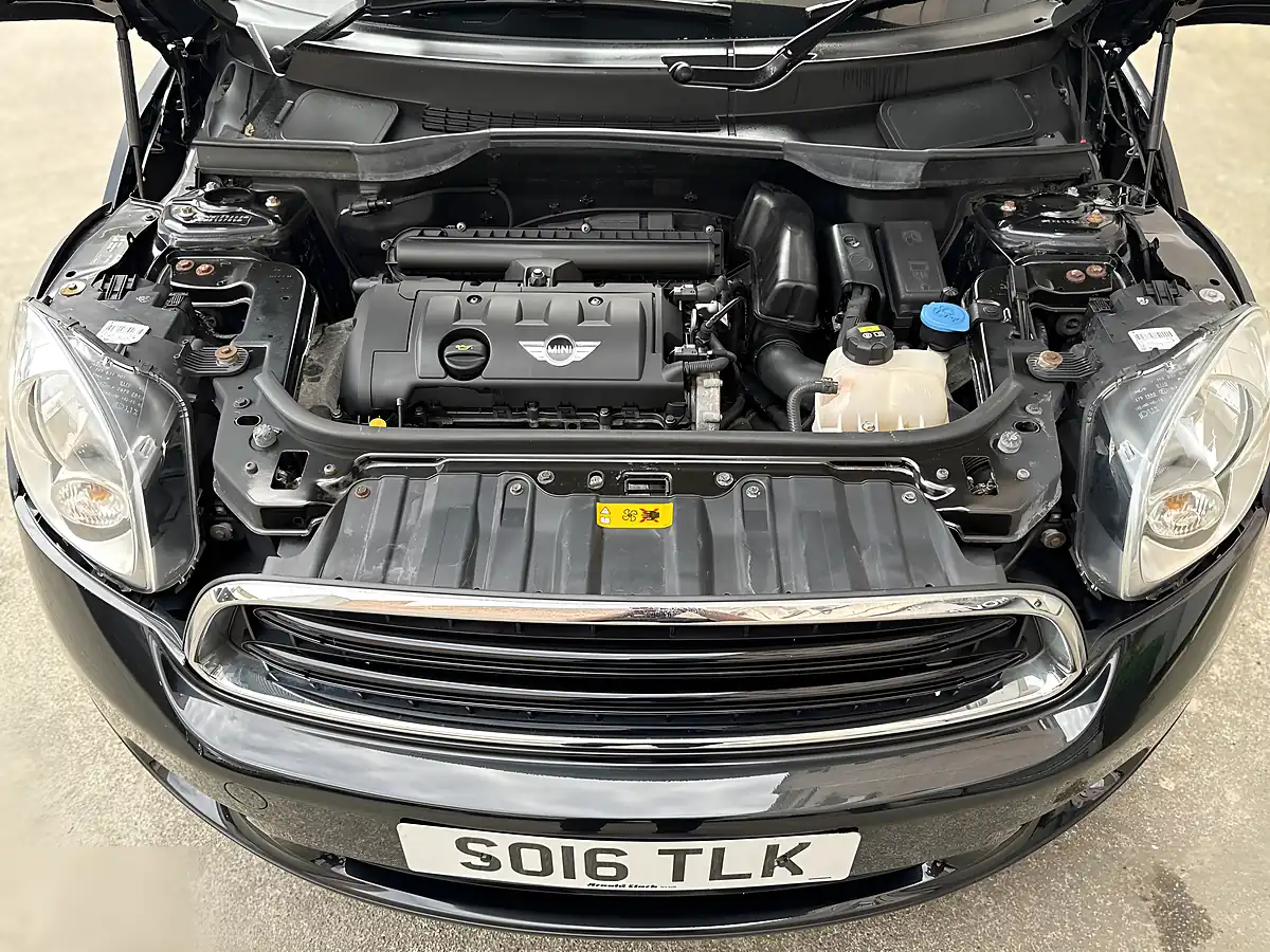 Used 2016 MINI Countryman Cooper Black - Interior and Exterior details 9