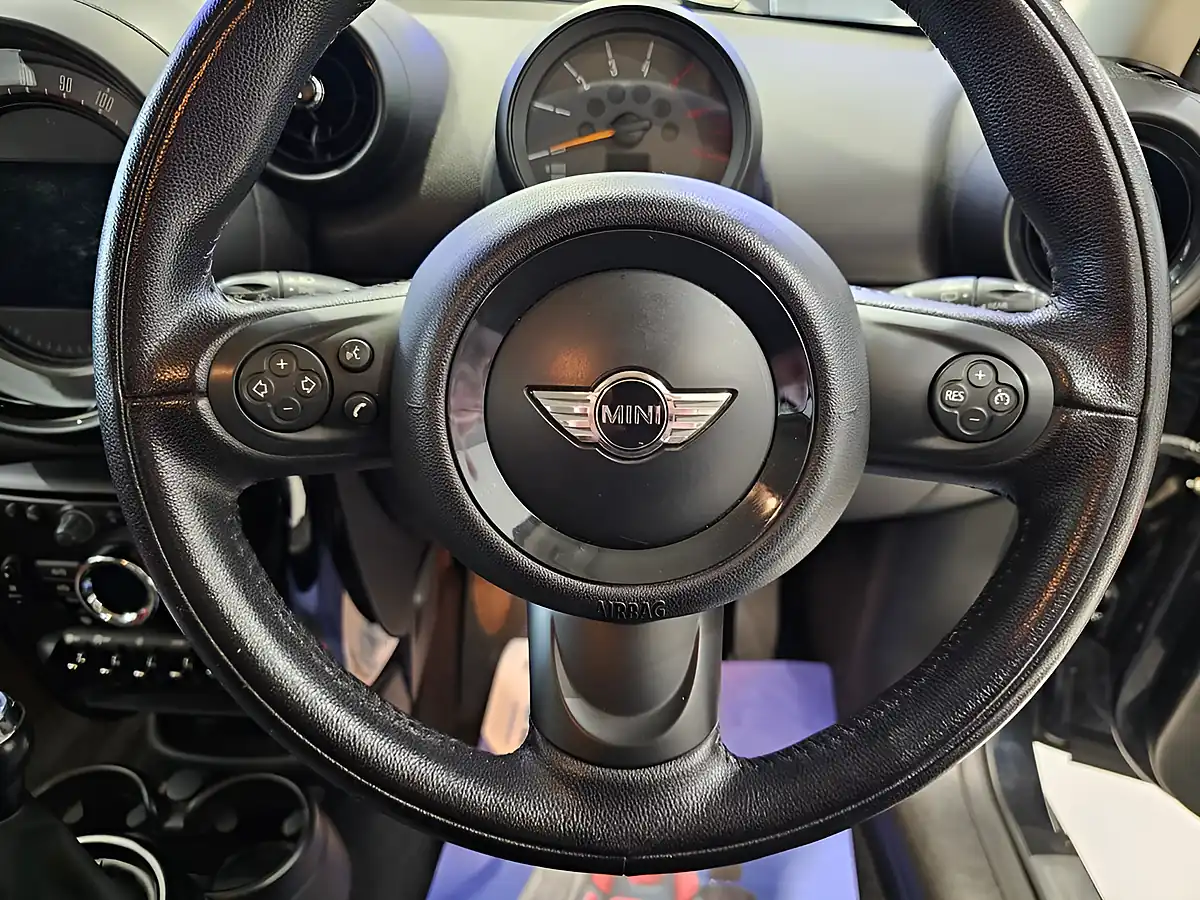 Used 2016 MINI Countryman Cooper Black - Interior and Exterior details 12