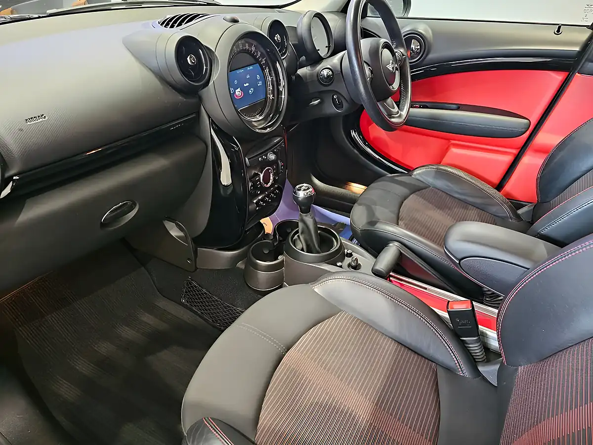 Used 2016 MINI Countryman Cooper Black - Interior and Exterior details 16