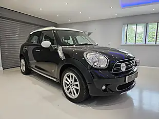 Used 2016 MINI Countryman Cooper Black - Interior and Exterior details 3