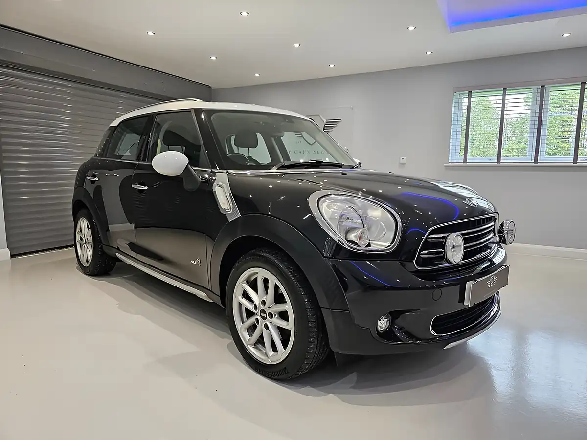 Used 2016 MINI Countryman Cooper Black - Interior and Exterior details 3