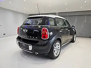 Used 2016 MINI Countryman Cooper Black - Interior and Exterior details 4