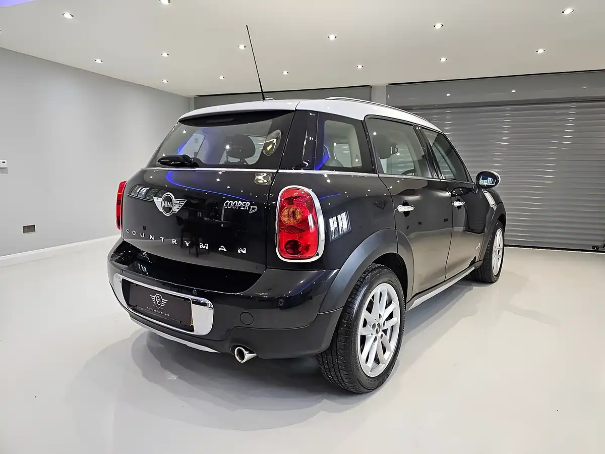 Used 2016 MINI Countryman Cooper Black - Interior and Exterior details 4
