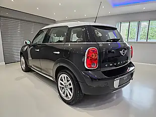 Used 2016 MINI Countryman Cooper Black - Interior and Exterior details 6
