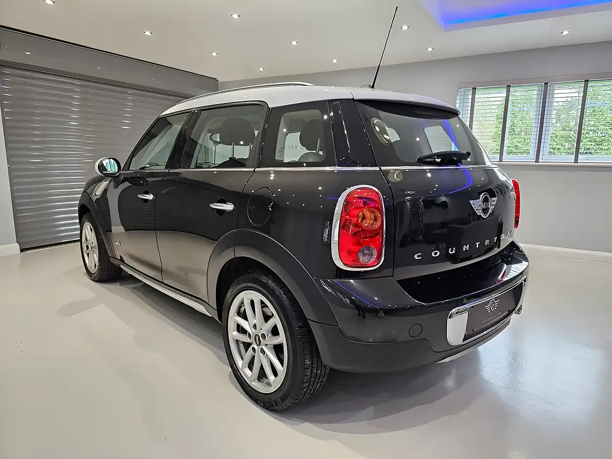 Used 2016 MINI Countryman Cooper Black - Interior and Exterior details 6