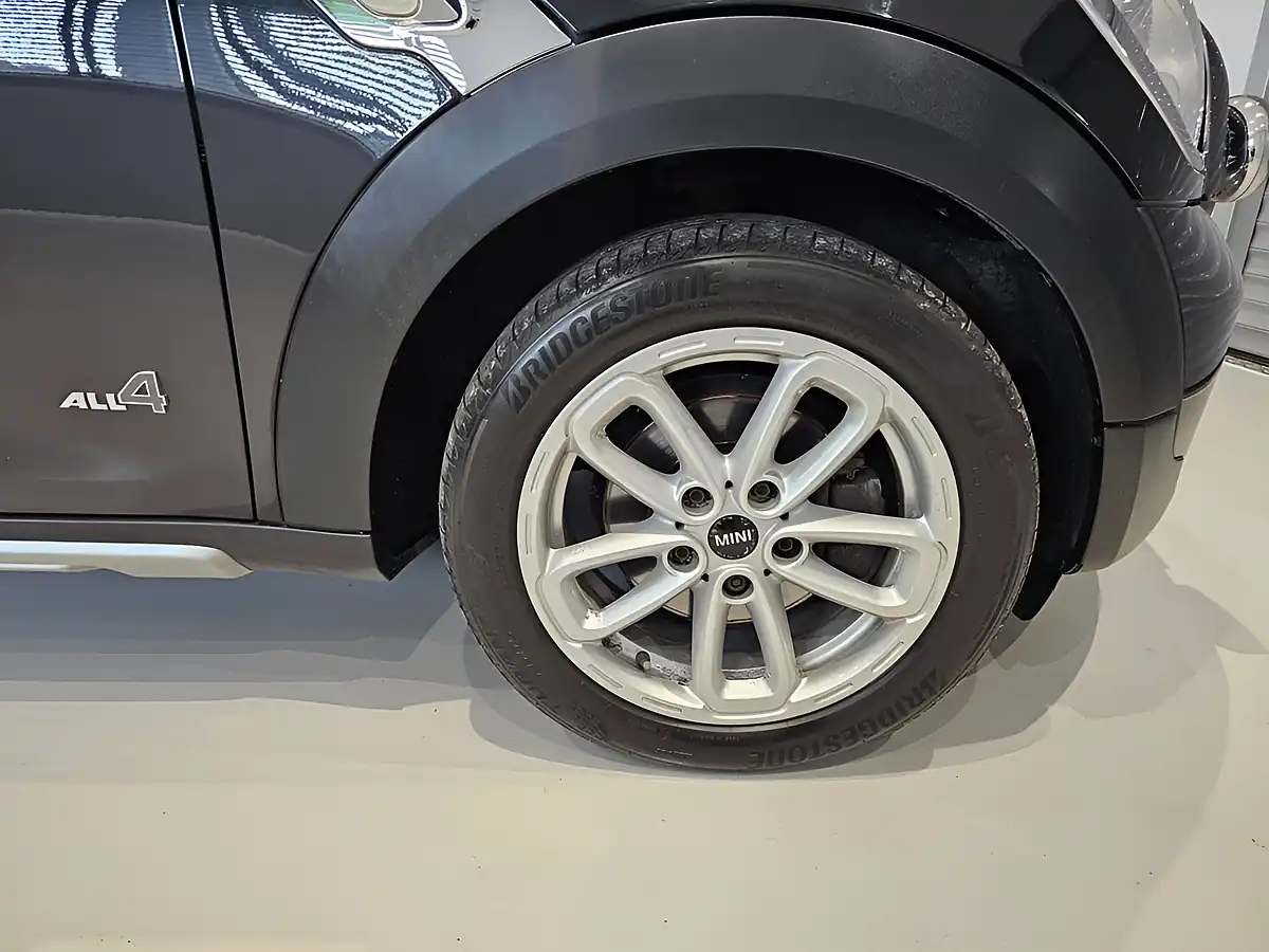 Used 2016 MINI Countryman Cooper Black - Interior and Exterior details 8