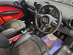 Used 2016 MINI Countryman Cooper Black - Interior and Exterior details 9