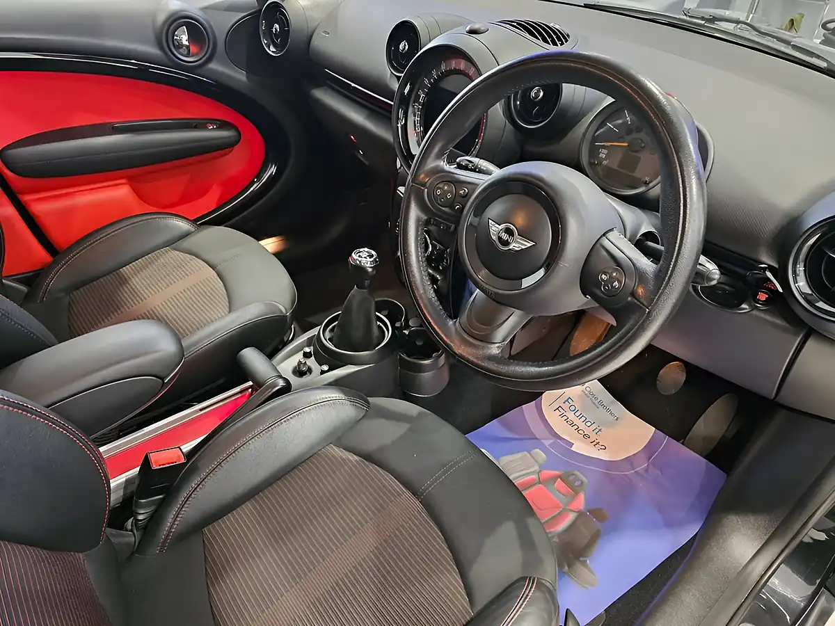 Used 2016 MINI Countryman Cooper Black - Interior and Exterior details 9