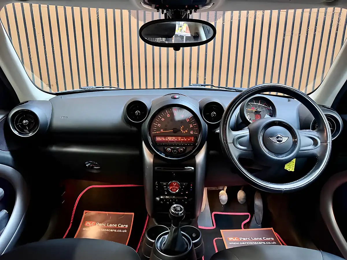 Used 2016 MINI Countryman Cooper Blazing Red - Interior and Exterior details 15
