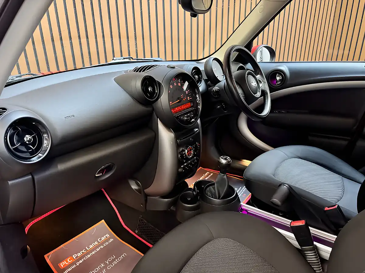 Used 2016 MINI Countryman Cooper Blazing Red - Interior and Exterior details 16
