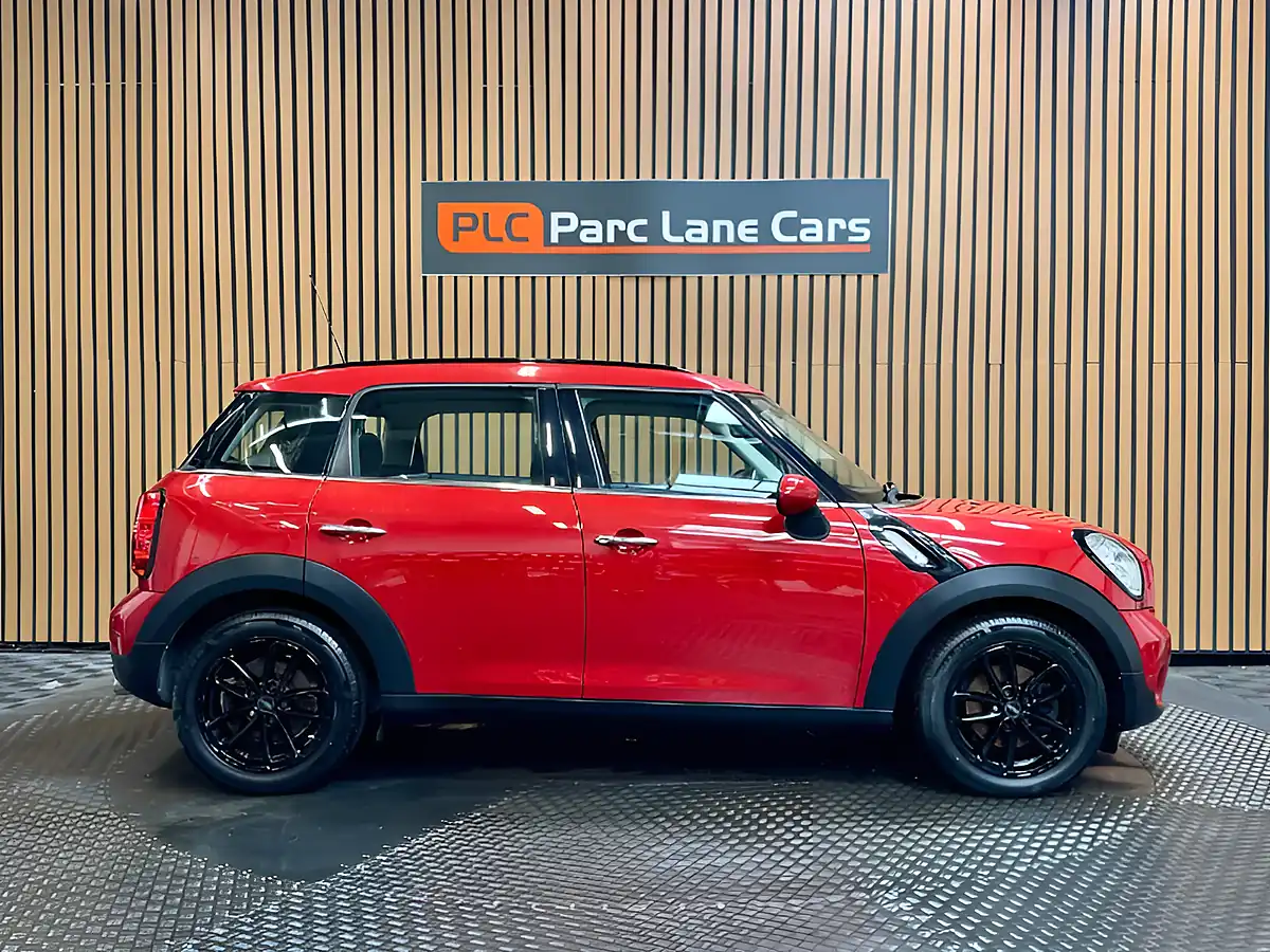 Used 2016 MINI Countryman Cooper Blazing Red - Interior and Exterior details 2