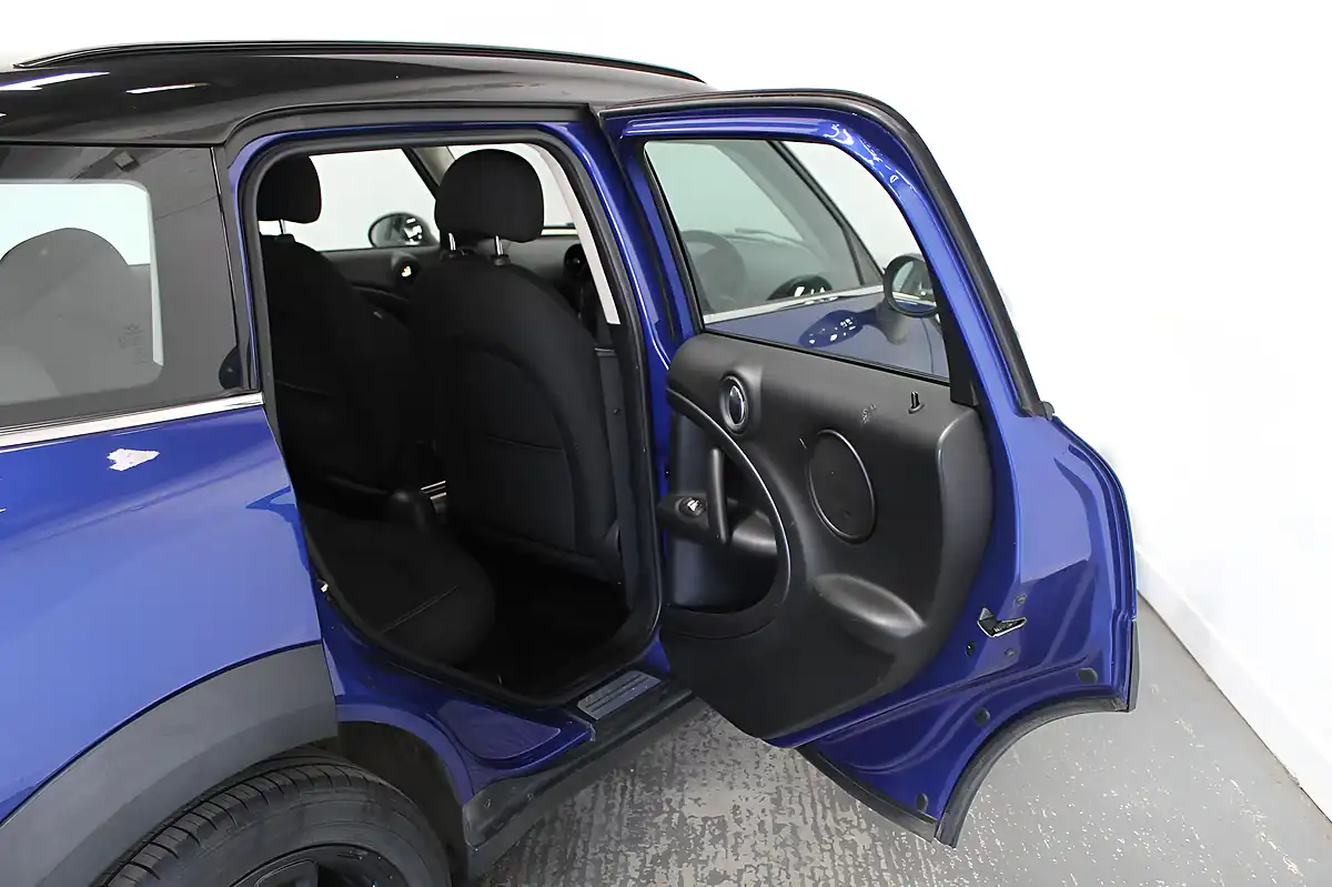 Used 2016 MINI Countryman Cooper Blue - Interior and Exterior details 12