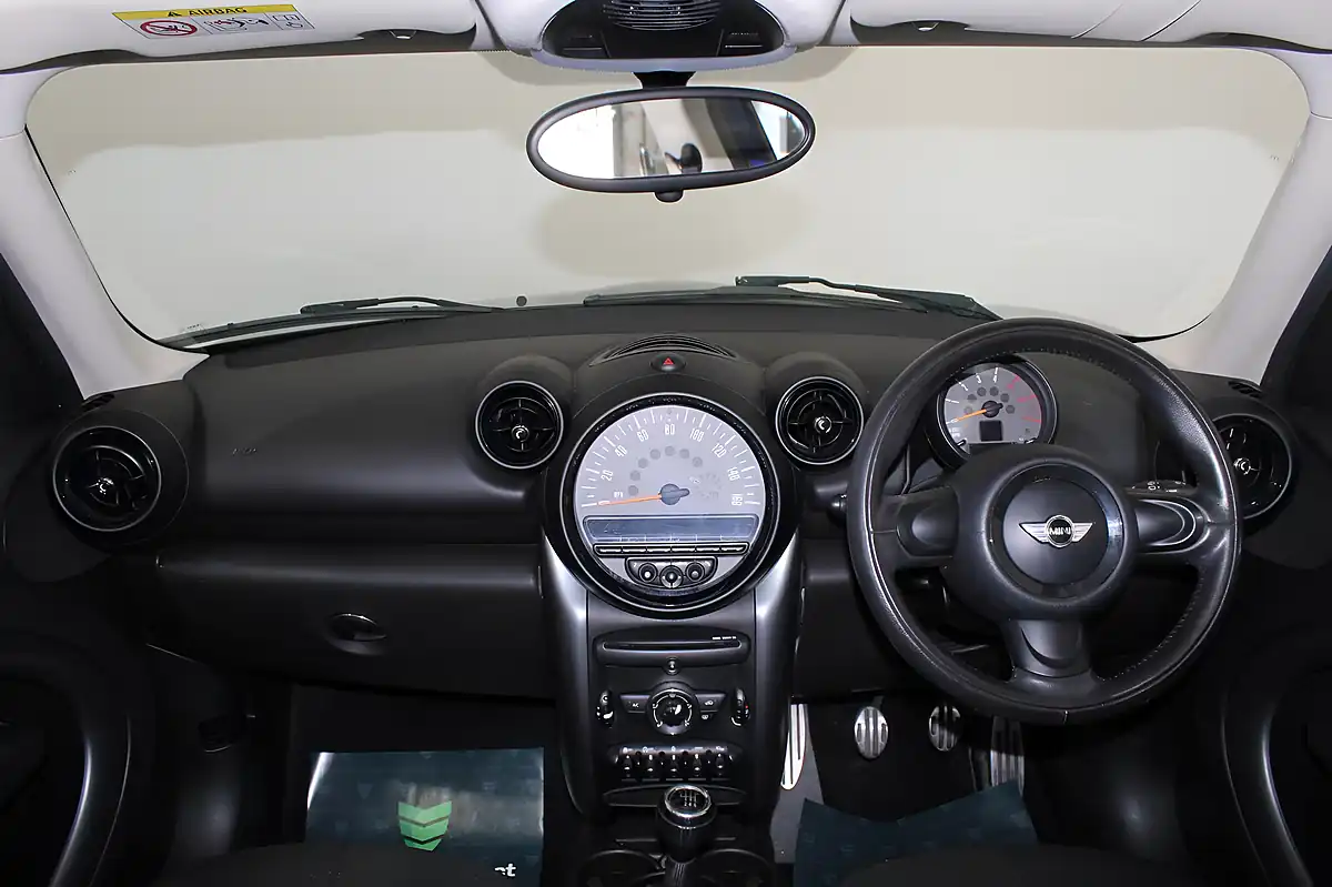 Used 2016 MINI Countryman Cooper Blue - Interior and Exterior details 13