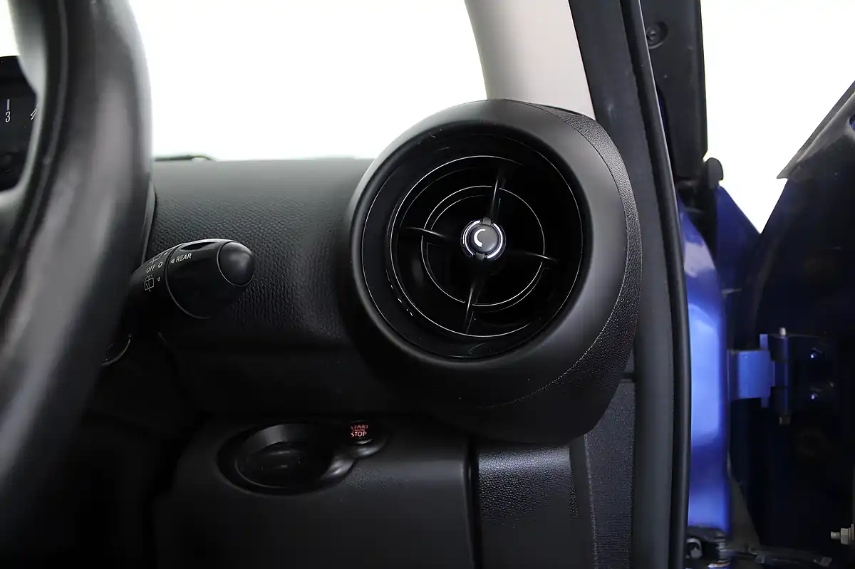 Used 2016 MINI Countryman Cooper Blue - Interior and Exterior details 17